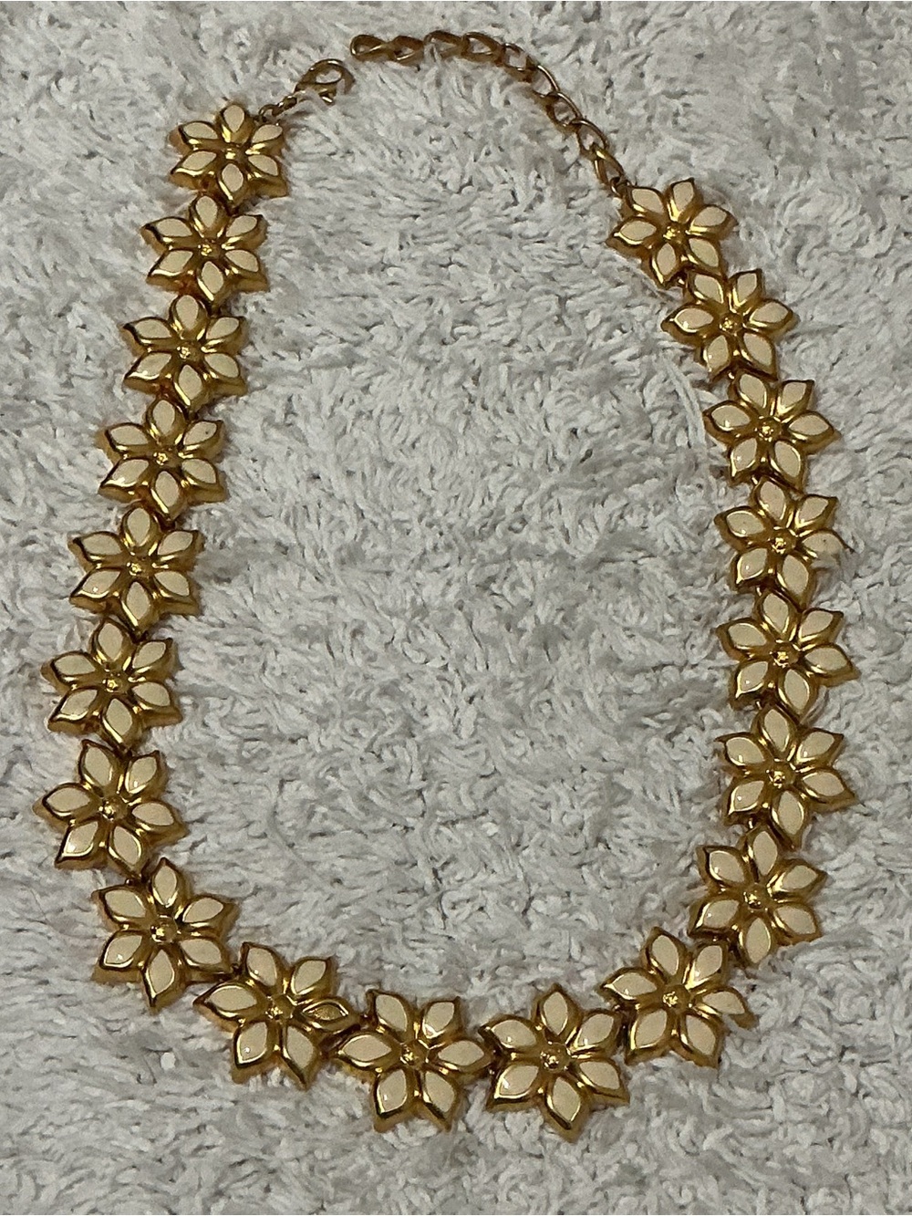 Goldtone and Off White Flowers Link Necklace